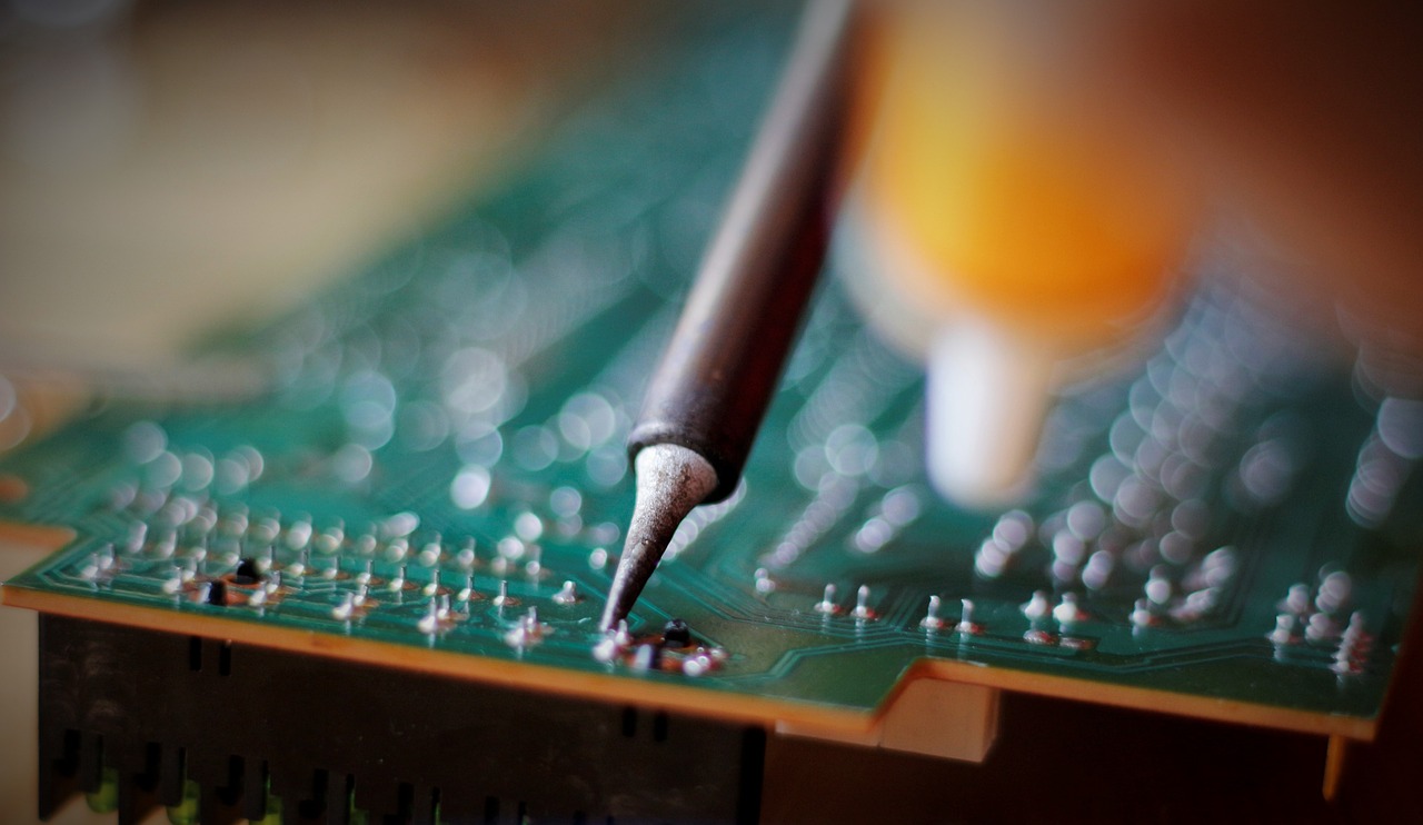 soldering, circuit boards, macro-1436106.jpg